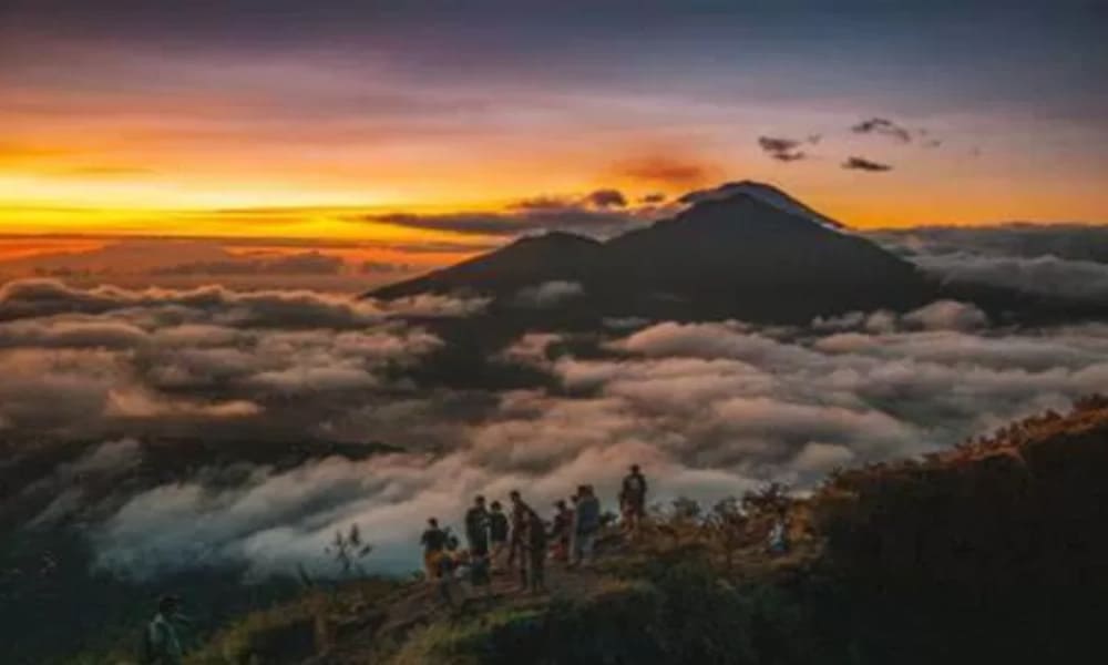 Eksplorasi Gunung Semeru Pesona dan Tantangan Alam Indonesia