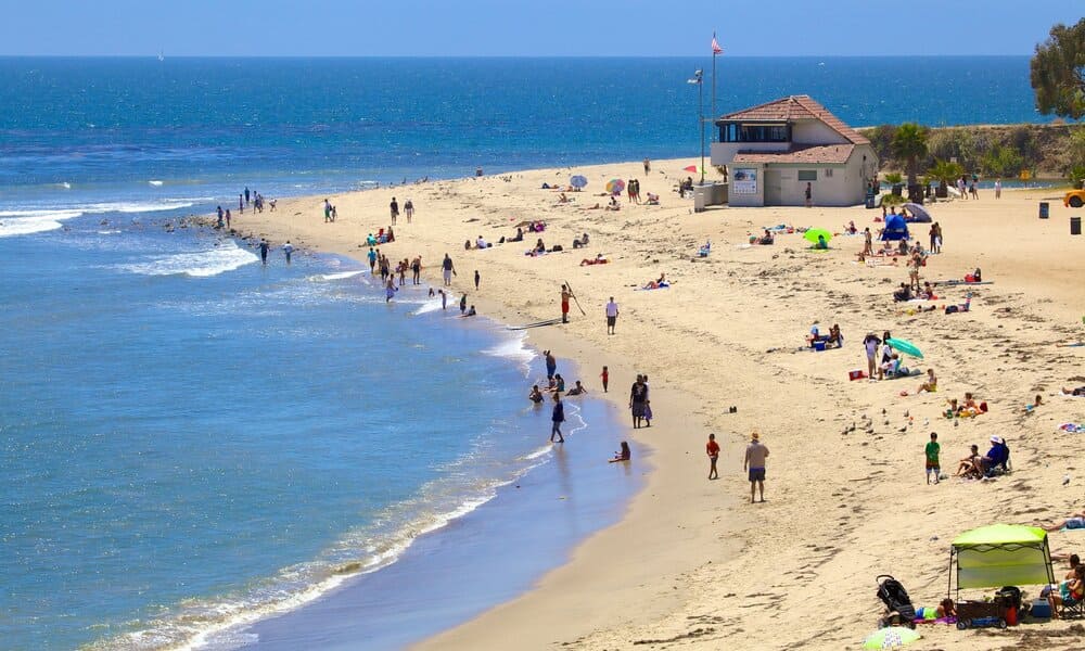 Malibu Pantai Terkenal dengan Pemandangan Laut yang Indah dan Tempat Berselancar