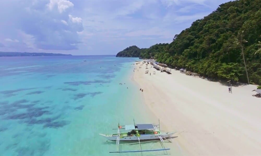 Menyaksikan Keindahan Puka Beach, Filipina Surga Pasir Putih dan Air Jernih