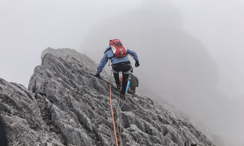 Menyelami Keajaiban Alam Gunung Puncak Jaya Carstensz Pyramid