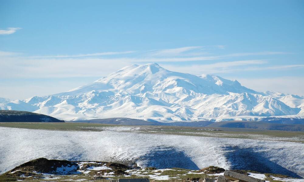 Mount Elbrus Puncak Tertinggi Eropa yang Memikat