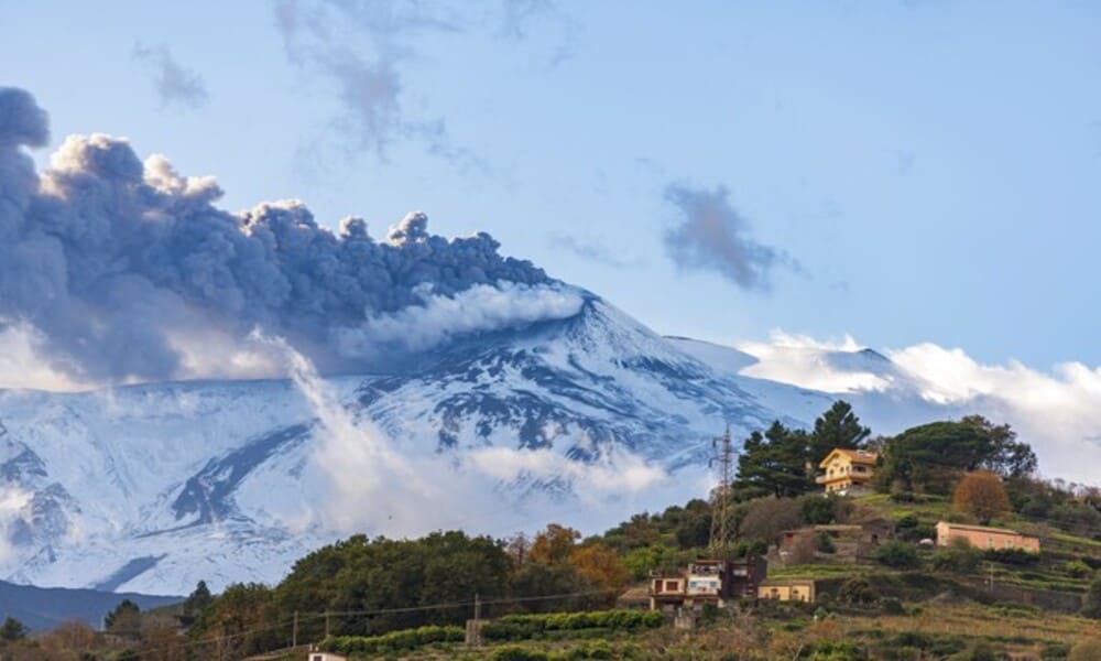 Mount Etna Keajaiban Vulkanik dan Budaya di Italia